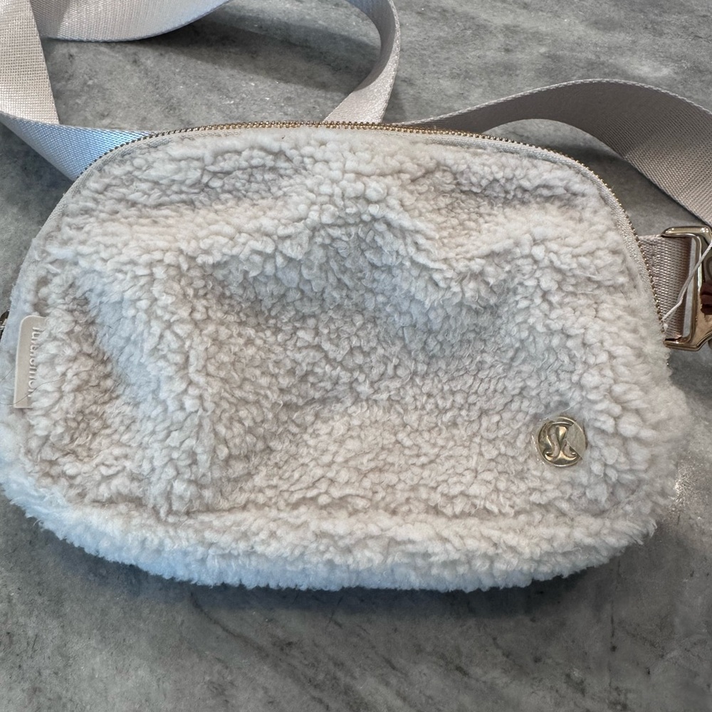 *NEW* lululemon athletica Cream Sherpa Crossbody Bag